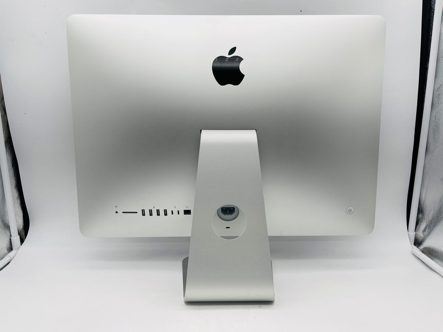 Apple 2019 iMac 21 in 4K 3.2GHz i7 16GB RAM 256GB SSD RP555X 2GB - Very good