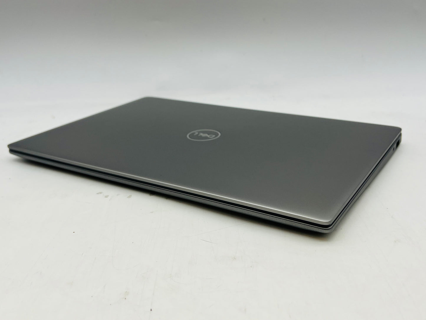 2019 Dell Latitude 3301 13.3" FHD 1.6GHz i5-8365U 16GB RAM 256GB SSD - Very good