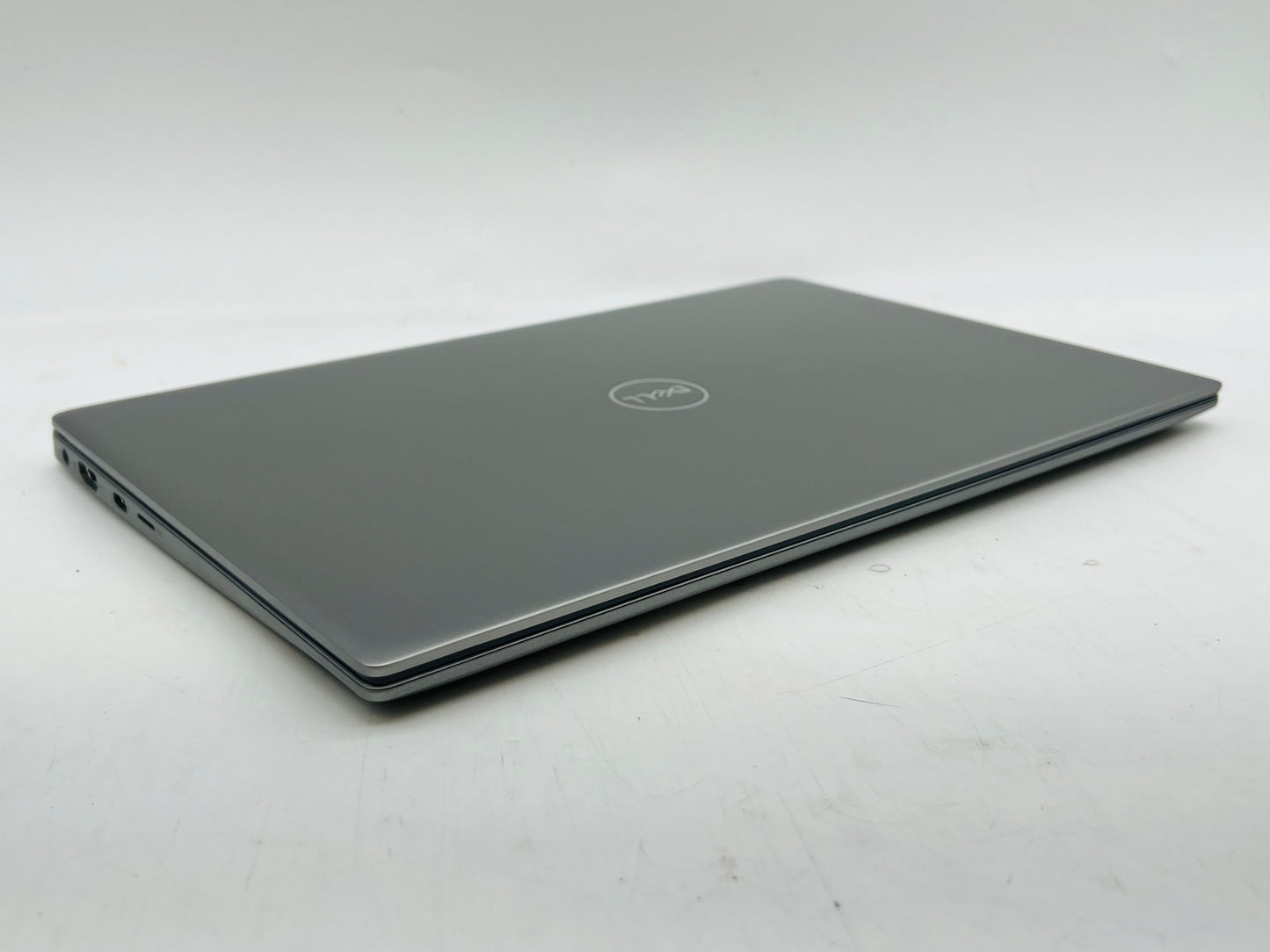 2019 Dell Latitude 3301 13.3" FHD 1.6GHz i5-8365U 16GB RAM 256GB SSD - Very good