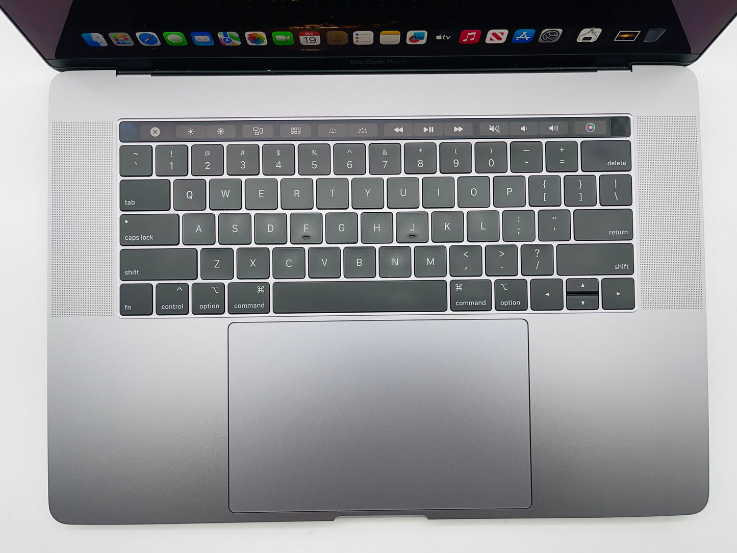 Apple 2019 MacBook Pro 15 in 2.4GHz i9 32GB RAM 512GB SSD RP560X 4GB - Very Good