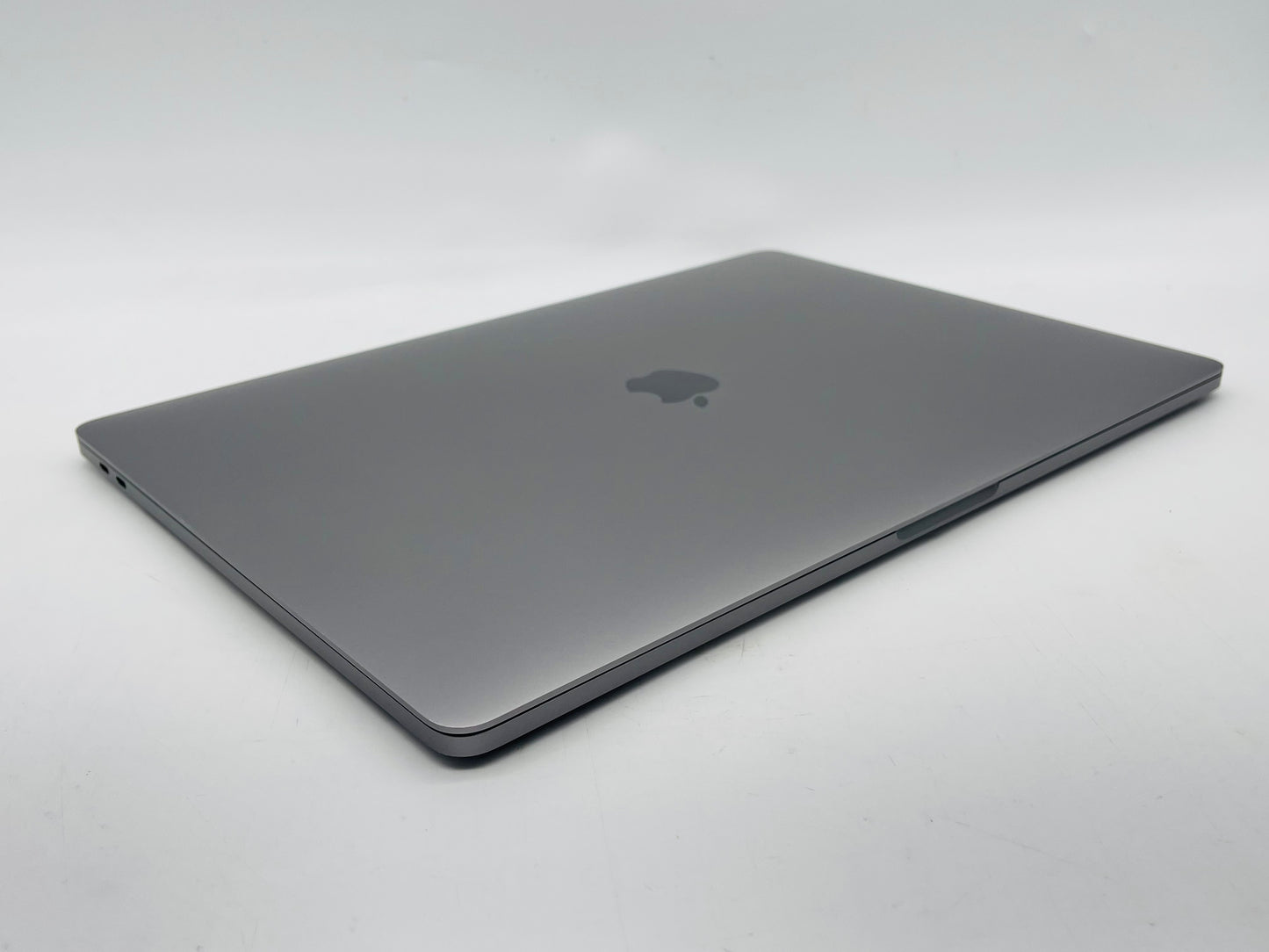 Apple 2019 MacBook Pro 15 in 2.4GHz i9 32GB RAM 512GB SSD RP560X 4GB - Very Good