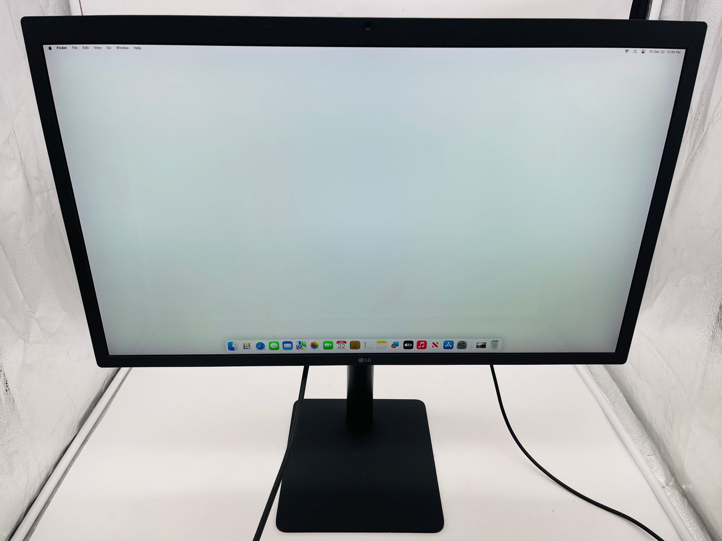 LG 27MD5KLB-B 27” UltraFine 5K IPS Monitor with Thunderbolt 3-macOS Compatible
