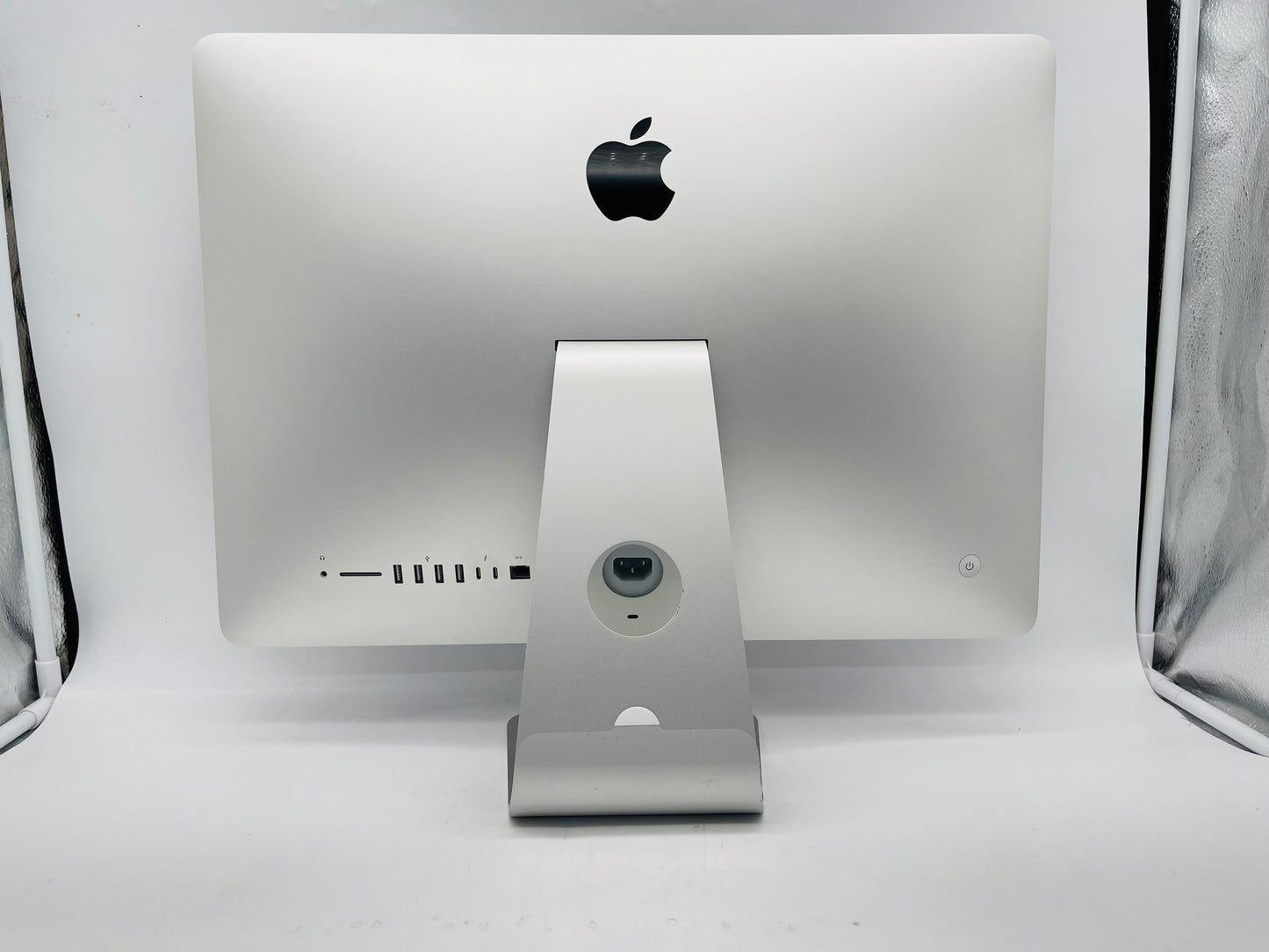 Apple 2019 iMac 21 in 4K 3.6GHz i3 16GB RAM 1TB Fusion RP555X 2GB - Very Good