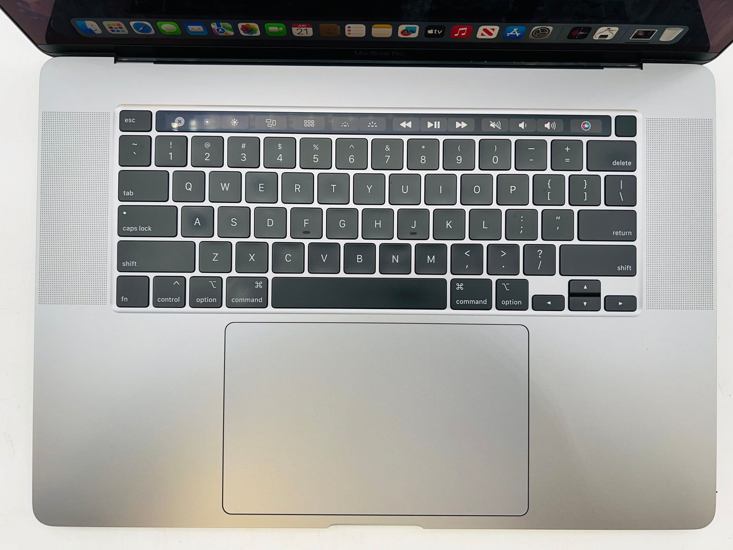 Apple 2019 MacBook Pro 16" 2.4GHz i9 64GB RAM 8TB SSD RP5500M 8GB - Very good