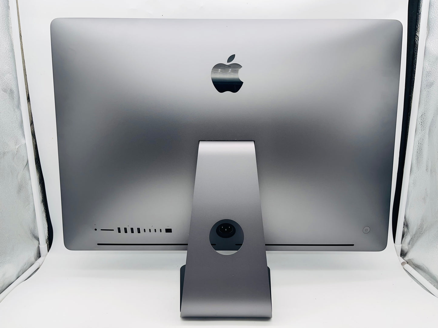 Apple 2017 iMac Pro 2.5GHz 14-Core Xeon 64GB RAM 4TB SSD Vega 56 8GB - Excellent