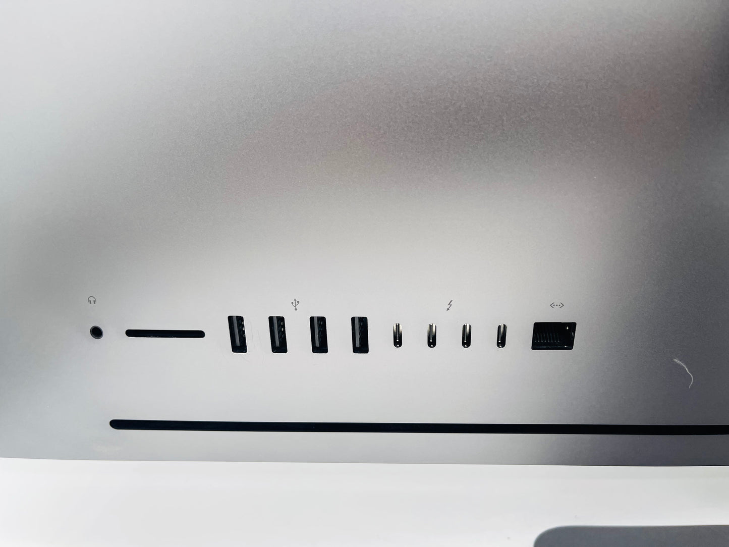 Apple 2017 iMac Pro 2.5GHz 14-Core Xeon 64GB RAM 4TB SSD Vega 56 8GB - Excellent