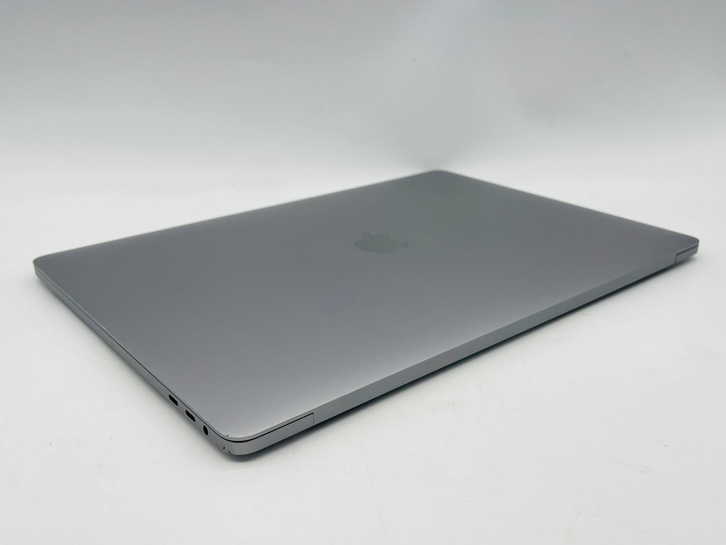 Apple 2019 MacBook Pro 15 in 2.6GHz i7 16GB RAM 256GB SSD RP555X 4GB - Very Good