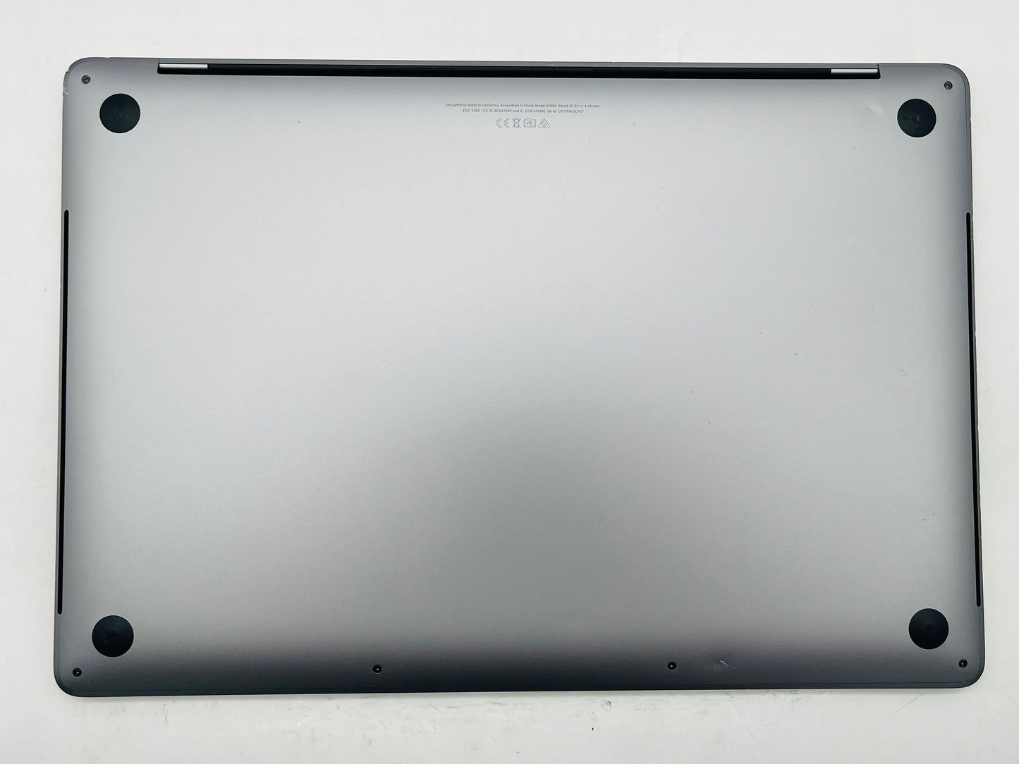 Apple 2019 MacBook Pro 15 in 2.6GHz i7 16GB RAM 256GB SSD RP555X 4GB - Very Good