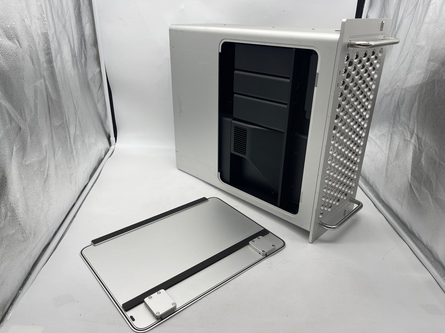 Apple 2019 Mac Pro Rack 2.5GHz 28-Core Xeon 768GB 4TB SSD 2X Vega II Duo 32GB