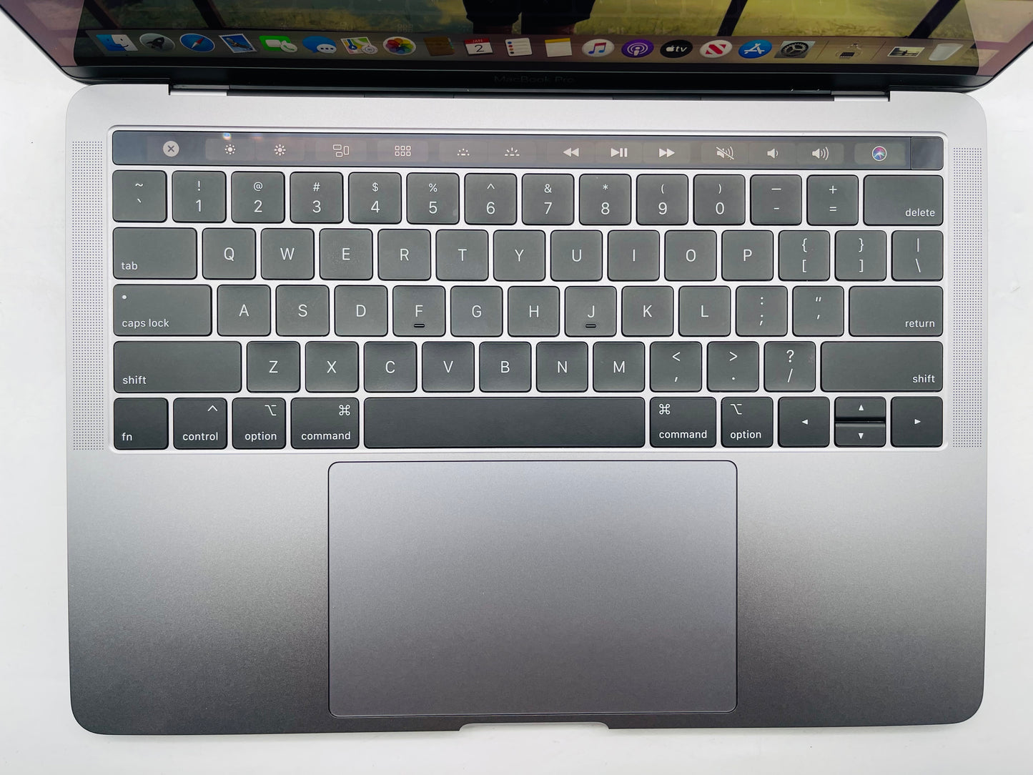 Apple 2019 MacBook Pro 13 in 1.4GHz i5 16GB RAM 256GB SSD IIPG645 - Low cycles!