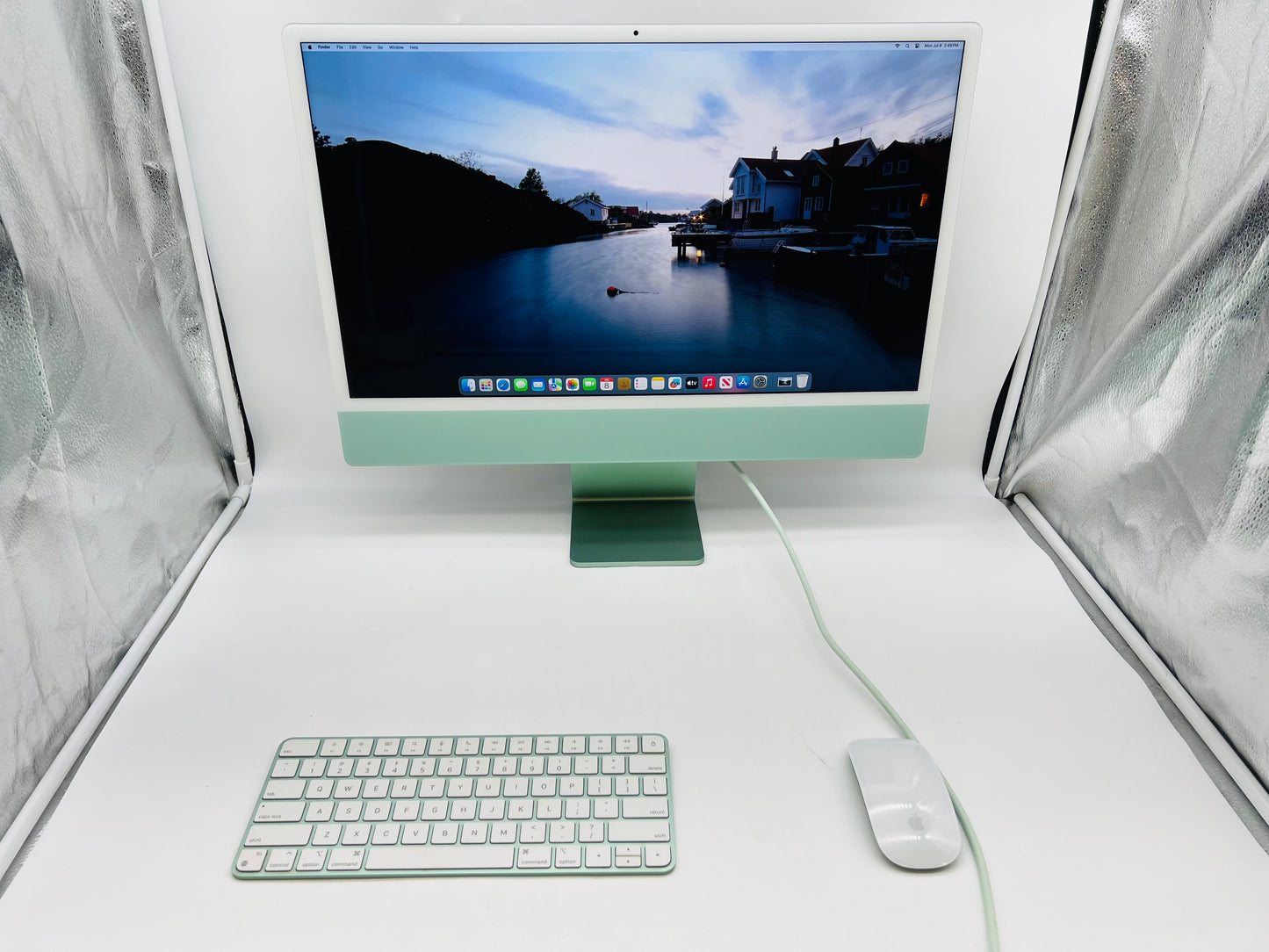 Apple 2021 iMac 24" M1 3.2GHz (8-Core-GPU) 8GB RAM 256GB SSD AC+ - Excellent