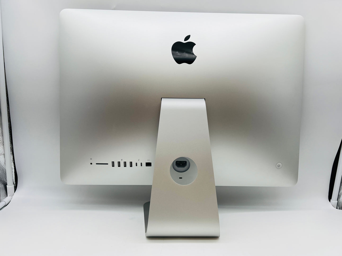 Apple 2019 iMac 21" 4k 3.0GHz i5 8GB RAM 1TB Fusion RP560X 4GB - Very good