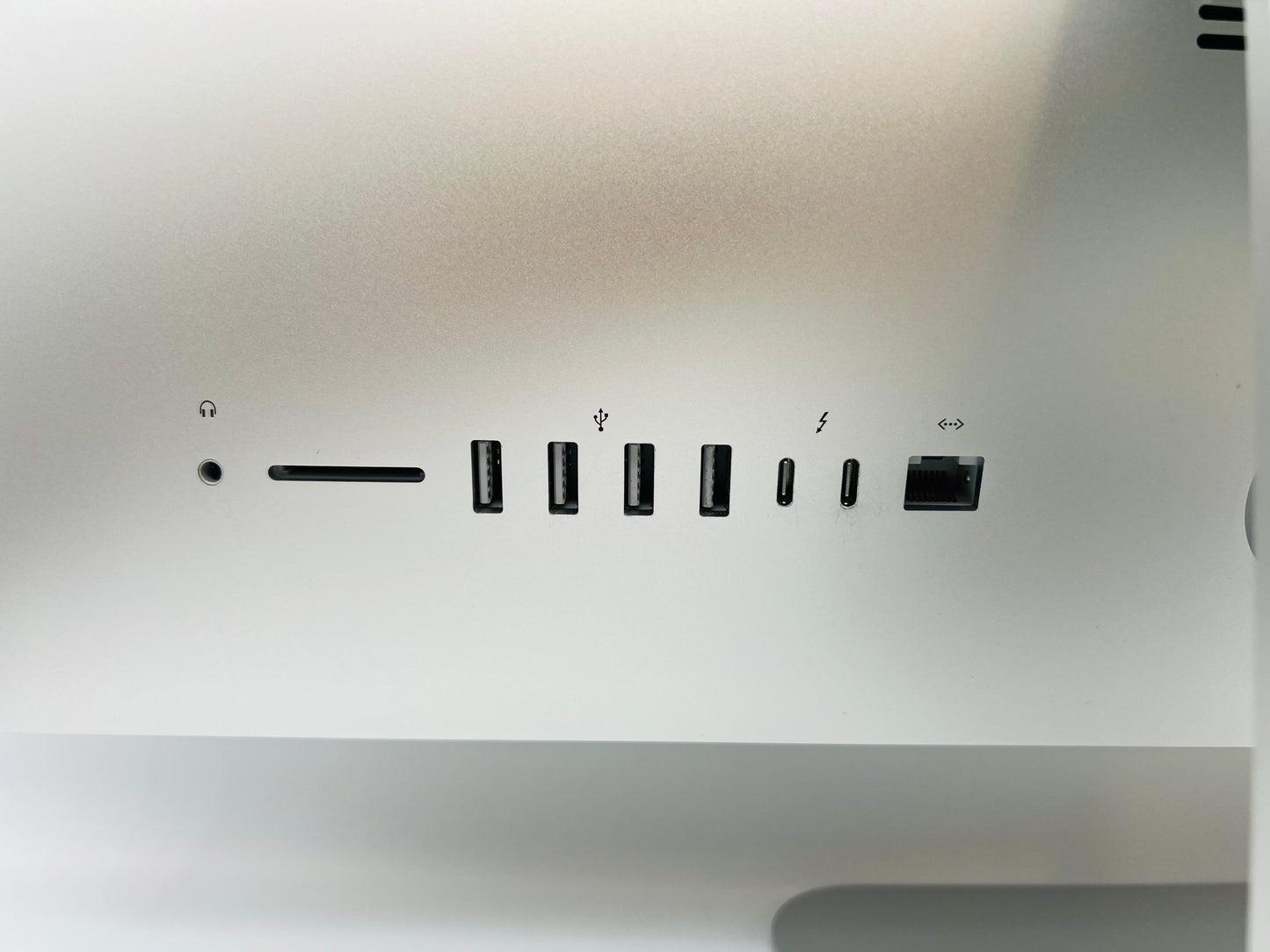 Apple 2019 iMac 21" 4k 3.0GHz i5 8GB RAM 1TB Fusion RP560X 4GB - Very good