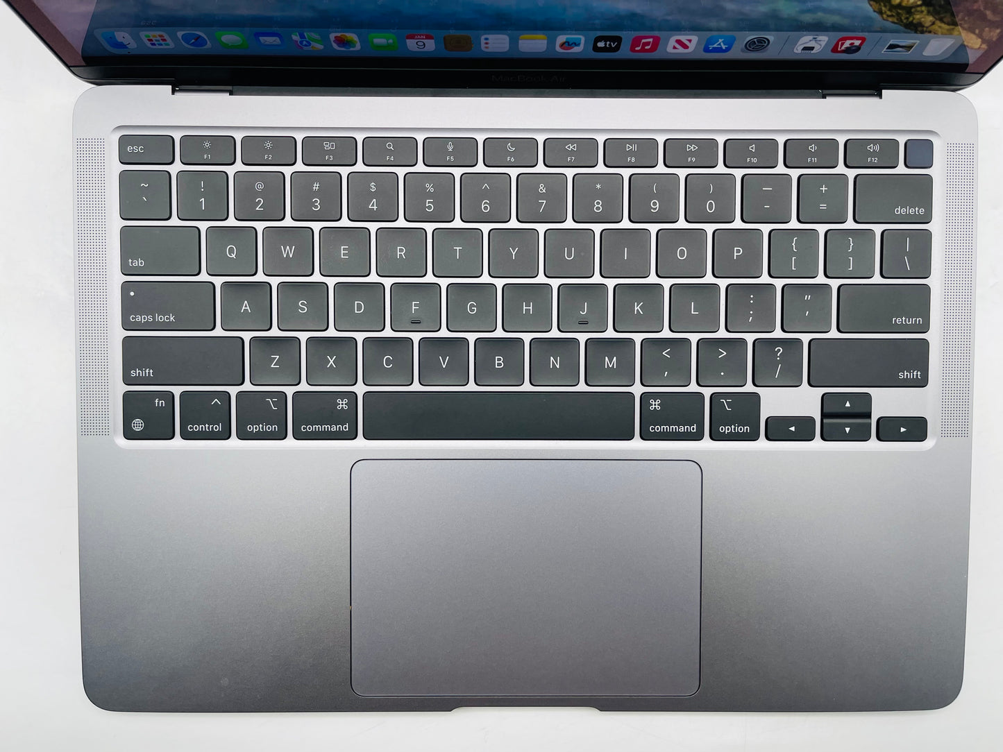 Apple 2020 MacBook Air M1 3.2GHz (7-Core GPU) 16GB RAM 256GB SSD - Very good