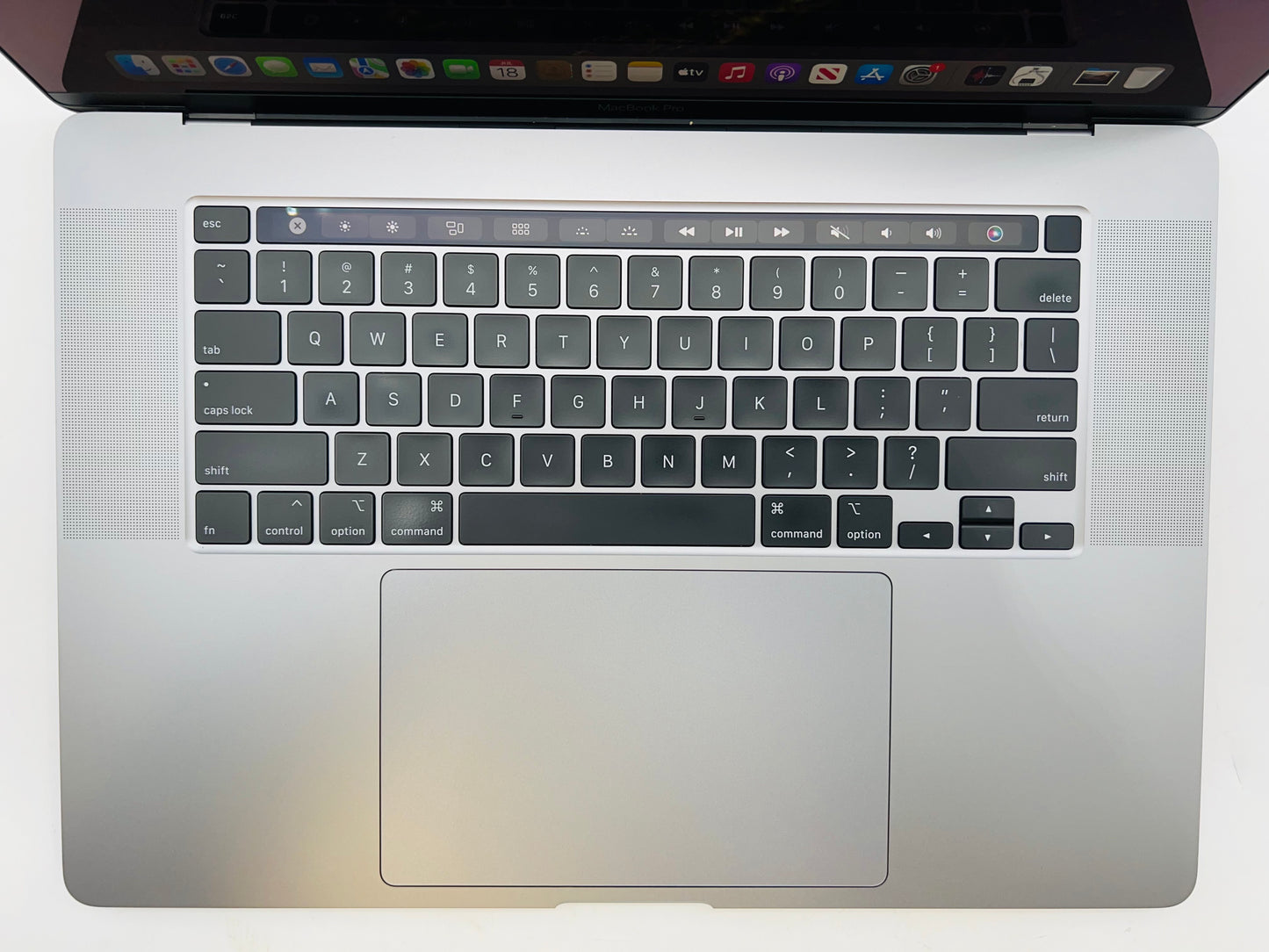 Apple 2019 MacBook Pro 16 in 2.4GHz i9 16GB RAM 512G SSD RP5500M 8GB - Very Good