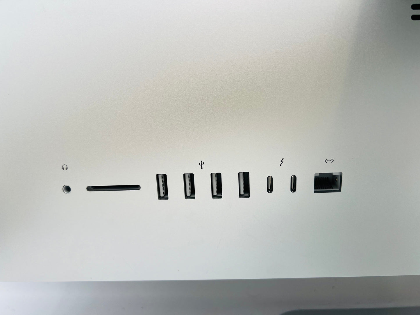 Apple 2017 iMac 21" 2.3GHz i5 8GB RAM 512GB SSD IIPG640 - Very good