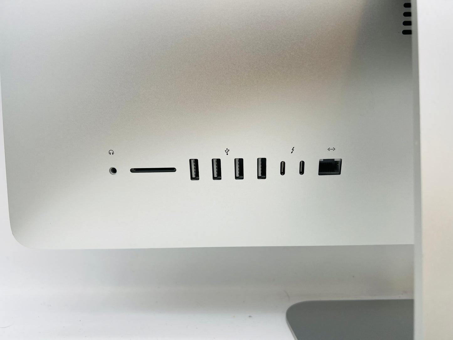 Apple 2019 iMac 21" 4k 3.6GHz i3 8GB RAM 1TB HDD RP555X 2GB - Very good