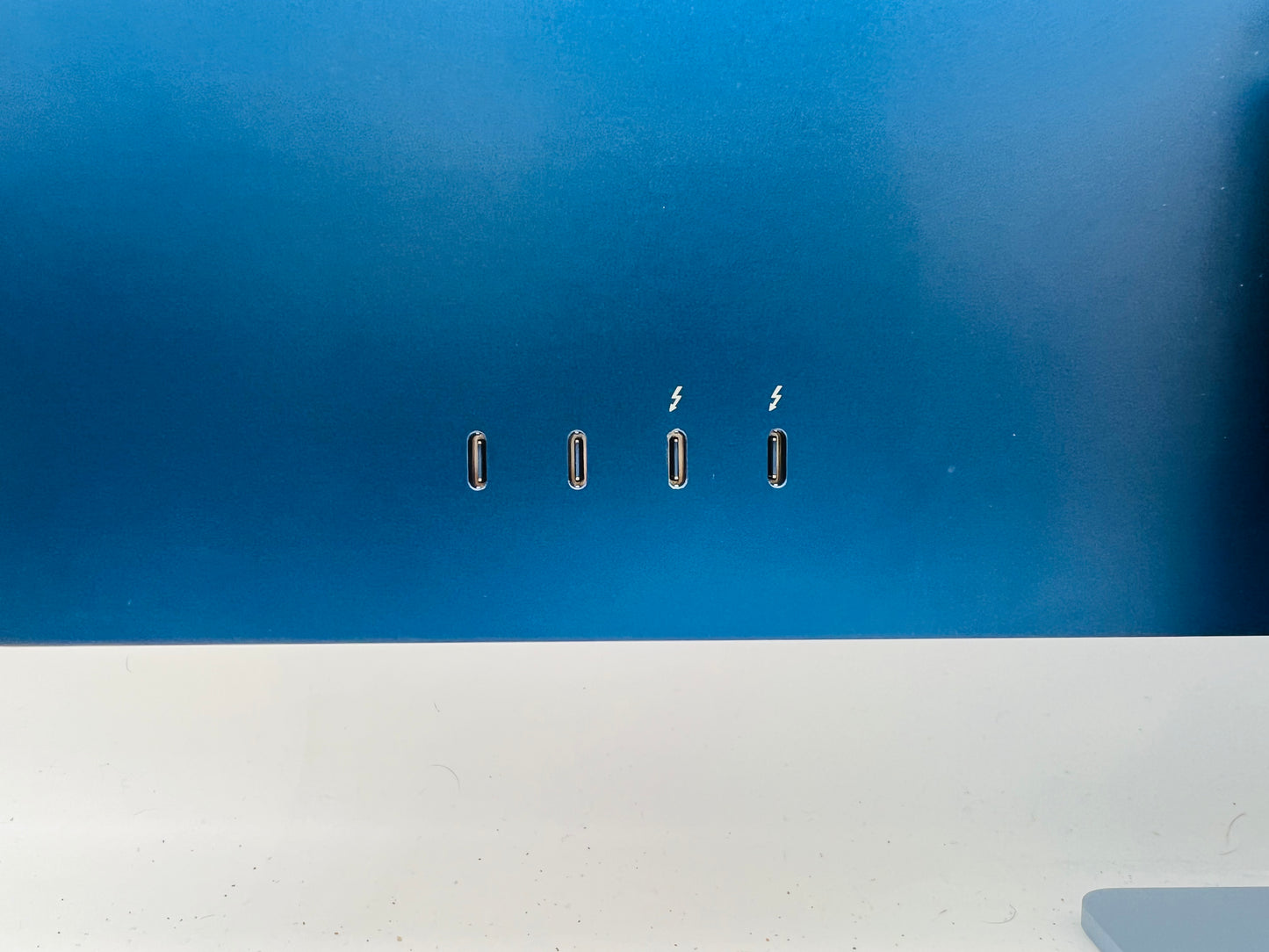 Apple 2021 iMac 24" M1 3.2GHz (8-Core-GPU) 16GB RAM 2TB SSD - Excellent