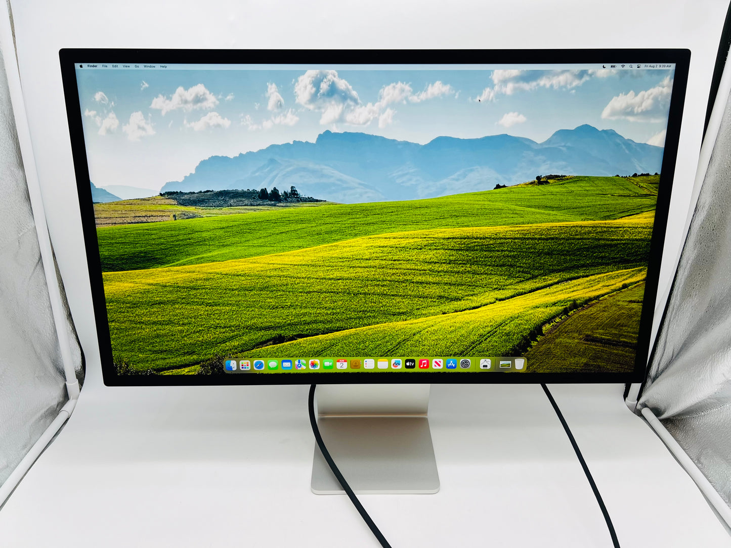 Apple 2022 Studio Display 27" with Nano-texture glass (Tilt-Adjustable Stand)