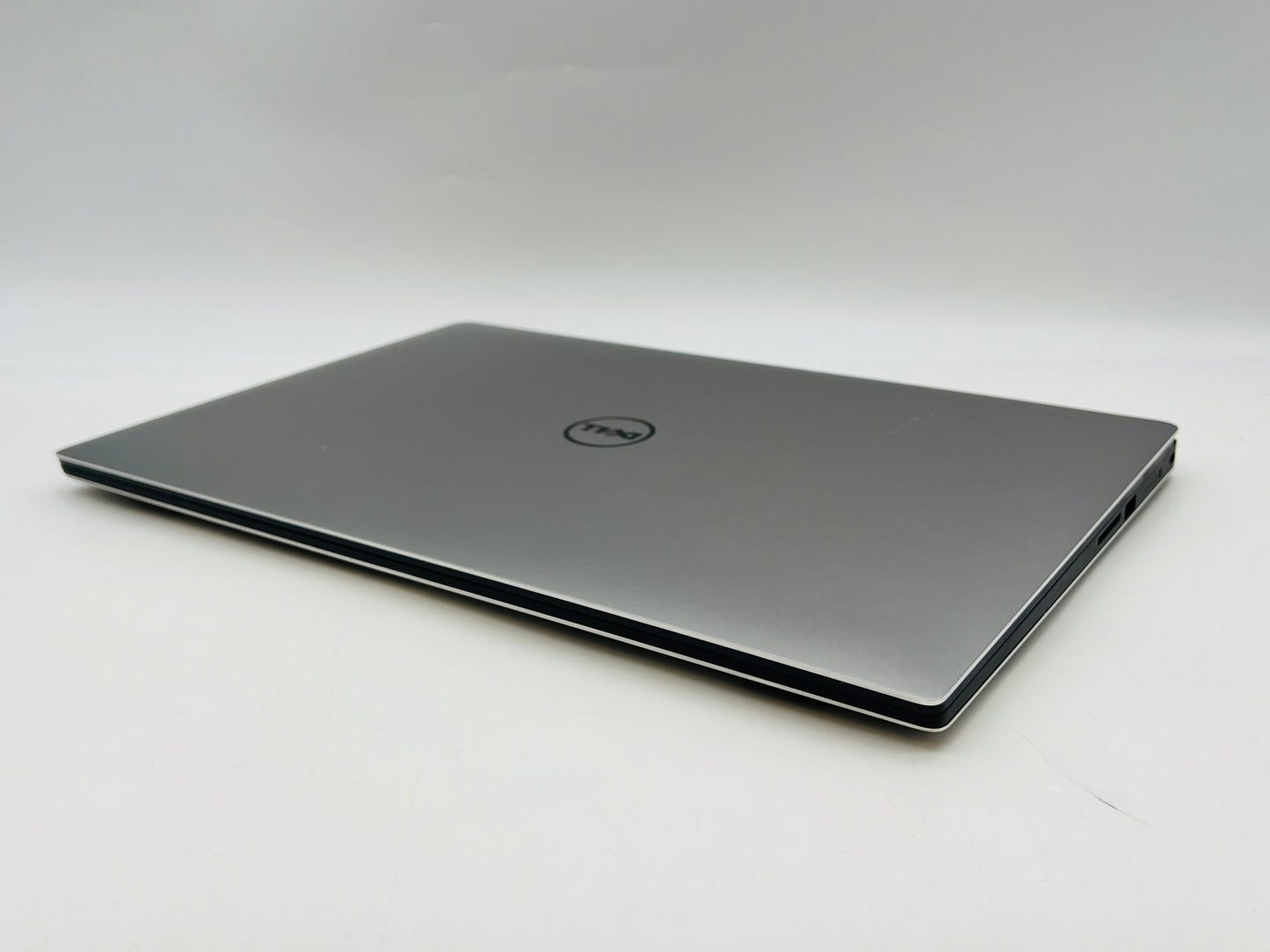 Dell Precision 5520 15.6" 2.9GHz i7-7820HQ 32GB RAM 512GB SSD Quadro M1200