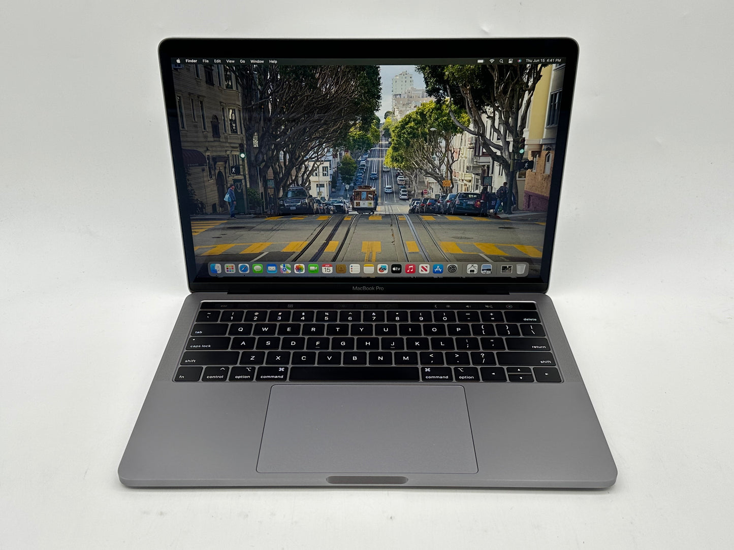 Apple 2019 MacBook Pro 13 in TB 2.8GHz Quad-Core i7 16GB RAM 256GB SSD IIPG 655 Very Good