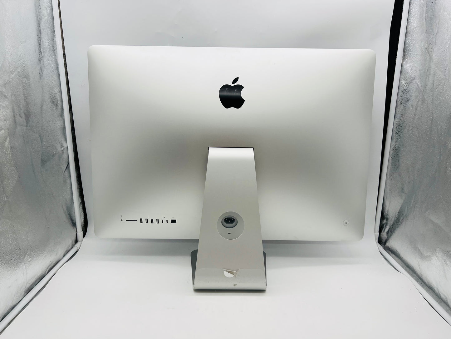 Apple 2019 iMac 27 in 5K 3.7GHz i5 32GB RAM 2TB Fusion Vega 48 8GB - Very Good