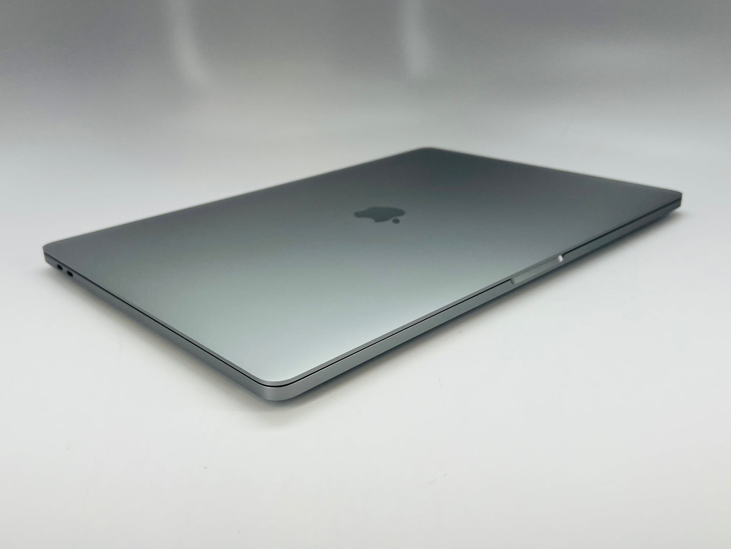 Apple 2019 MacBook Pro 16 in 2.3GHz i9 32GB RAM 1TB SSD RP5500M 8GB - Very Good