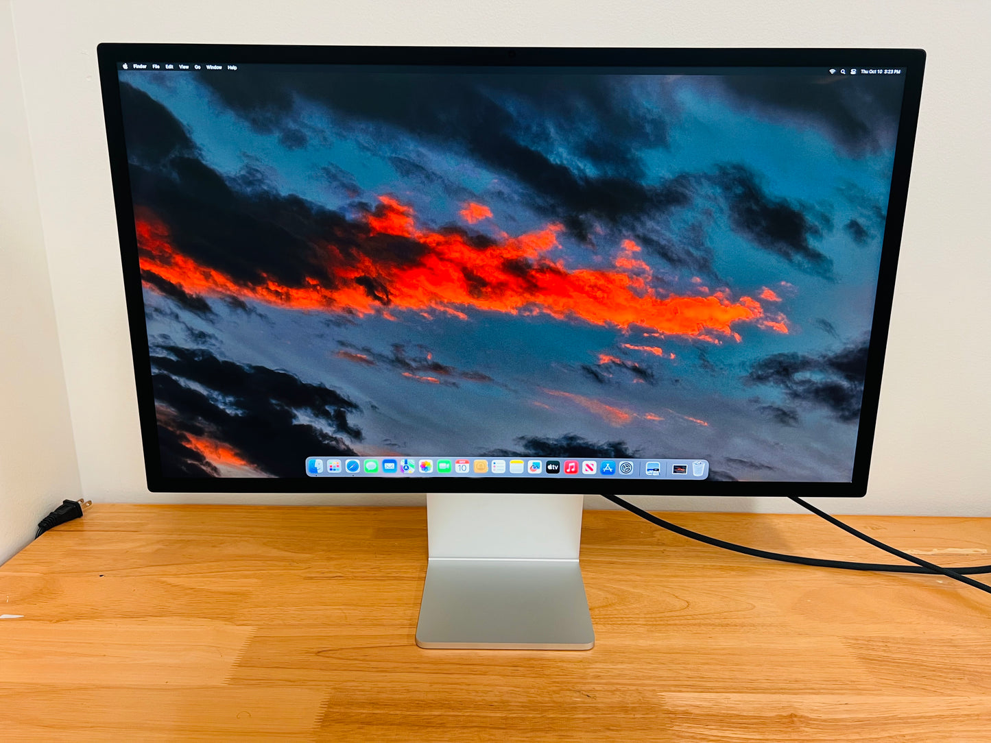 Apple 2022 Studio Display 27" Nano-texture glass (Tilt-Adjustable Stand) AC+