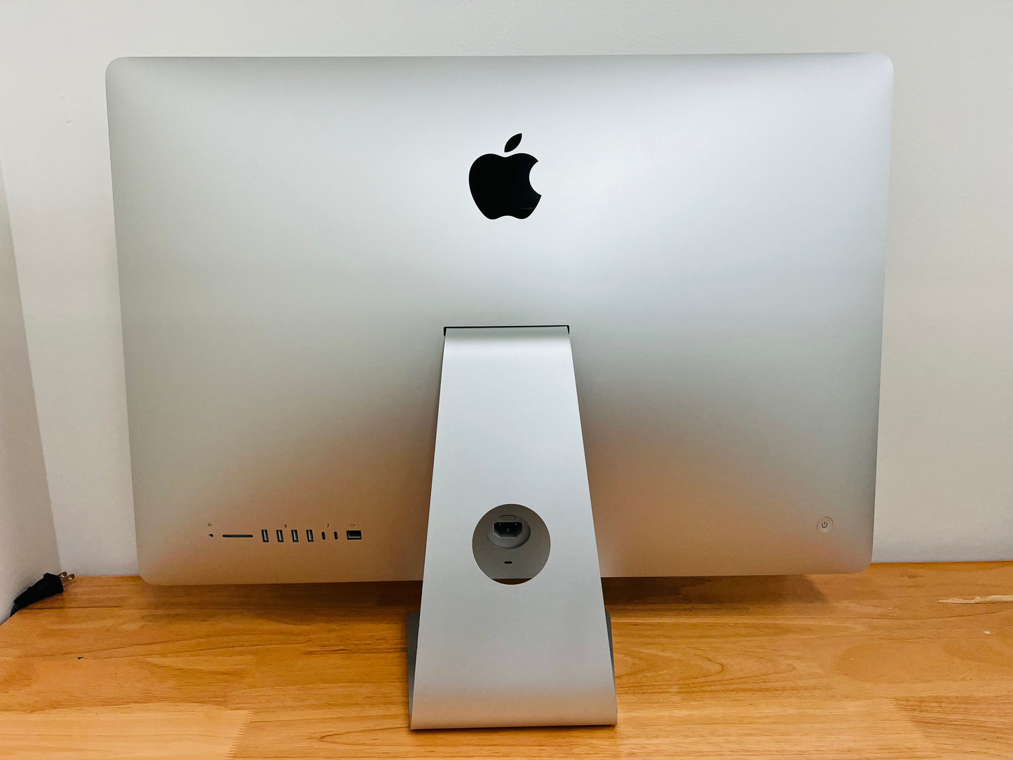 Apple 2017 iMac 27" 5k Retina 4.2GHz i7 40GB RAM 1TB SSD RP580 8GB - Very good