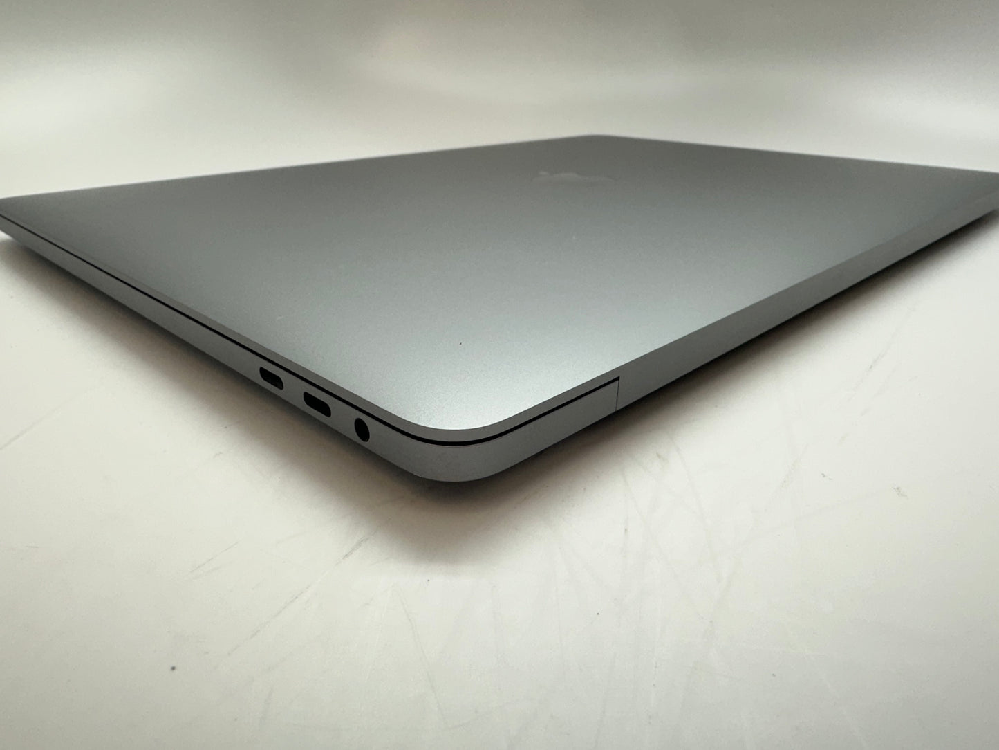 Apple 2019 MacBook Pro 16" 2.6GHz i7 16GB RAM 512GB SSD RP5300M 4GB - Excellent