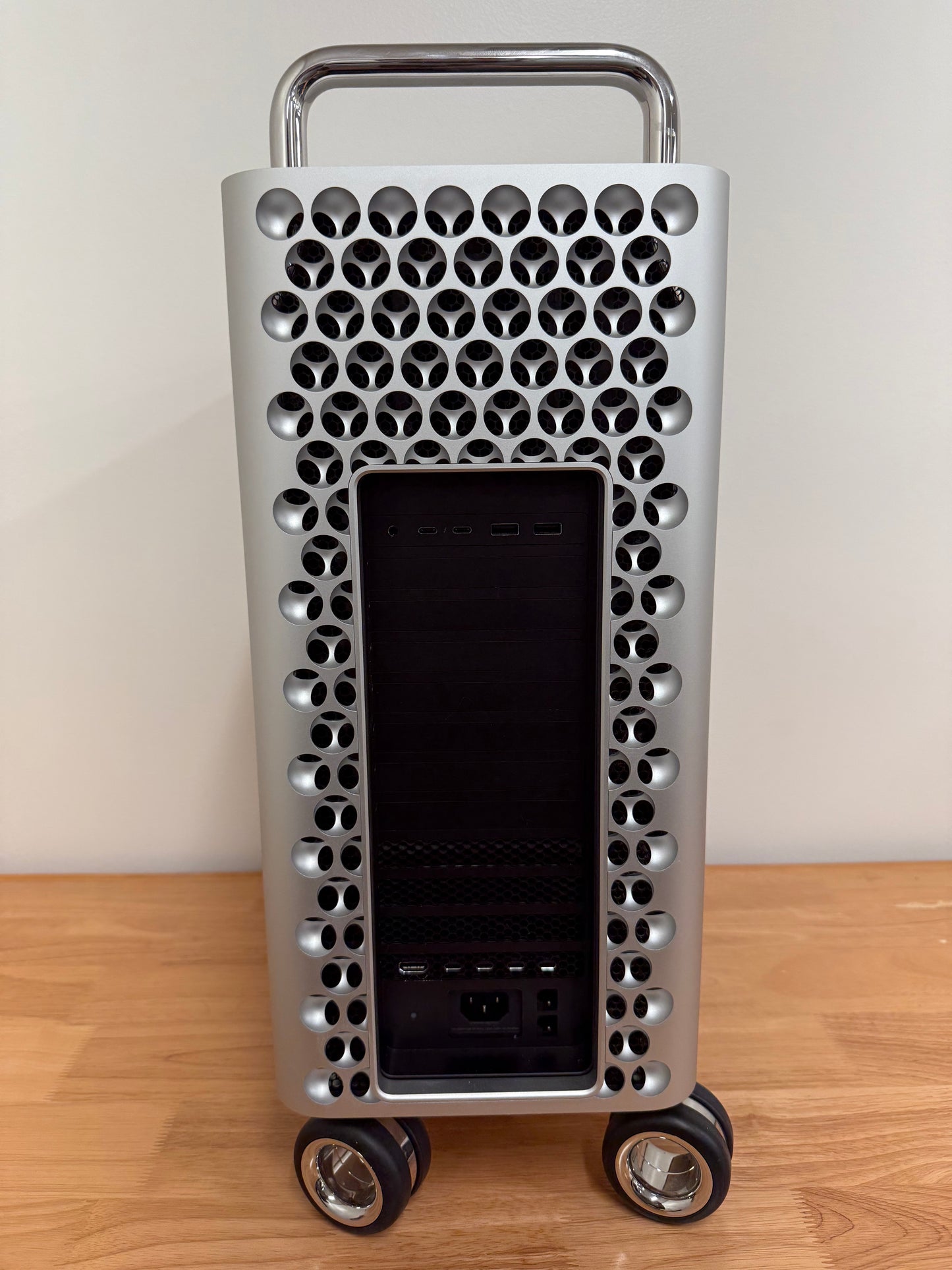 Apple Mac Pro Xeon W 12-Core 3.3GHz 2TB SSD 48GB RAM RP W6800X 32GB Excellent