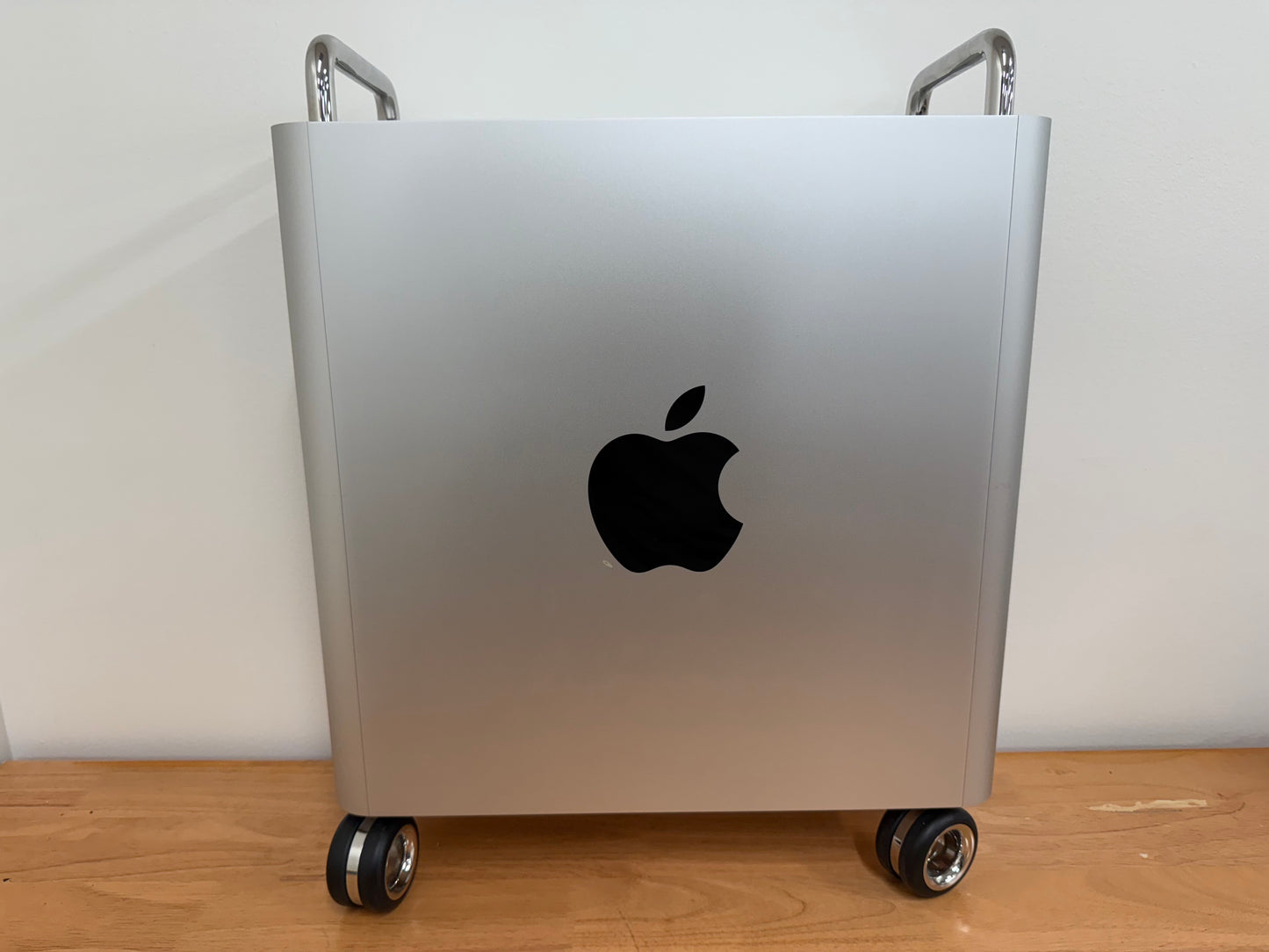 Apple Mac Pro Xeon W 12-Core 3.3GHz 2TB SSD 48GB RAM RP W6800X 32GB Excellent