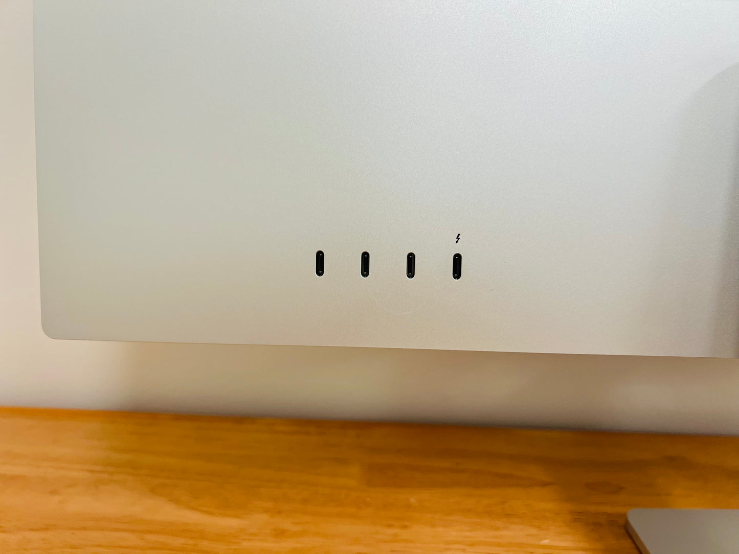 Apple 2022 Studio Display 27" with Standard glass (Tilt-Adjustable Stand) AC+