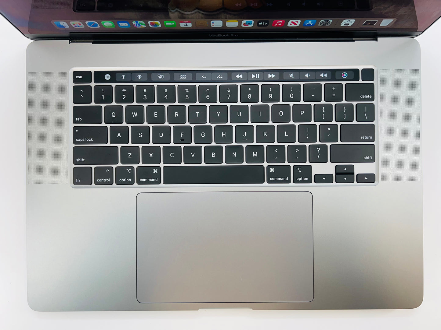 Apple 2019 MacBook Pro 16 in 2.3GHz i9 32GB RAM 1TB SSD RP5500M 8GB - Very Good