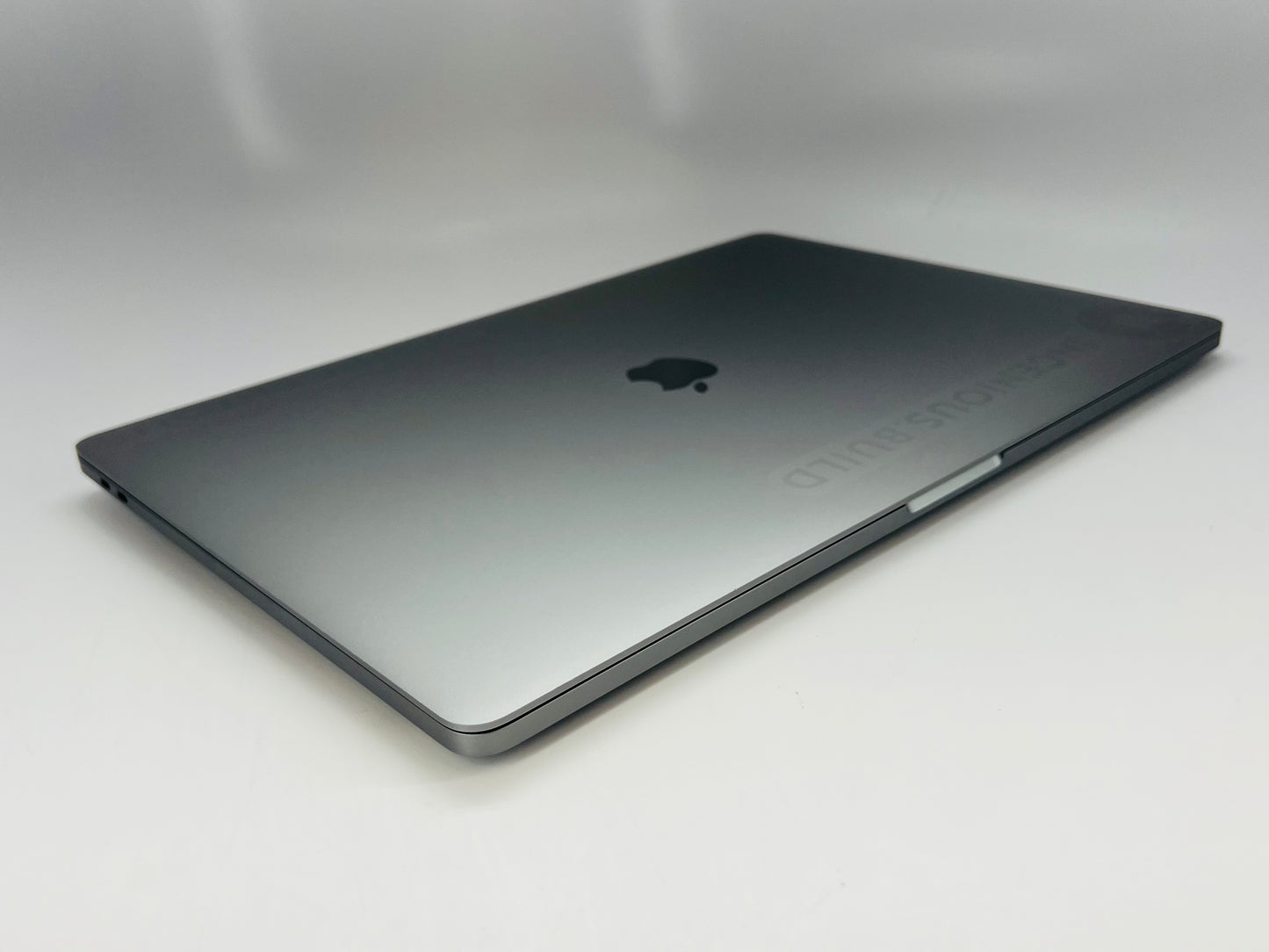 Apple 2019 MacBook Pro 16 in 2.3GHz i9 32GB RAM 1TB SSD RP5500M 8GB - Very Good