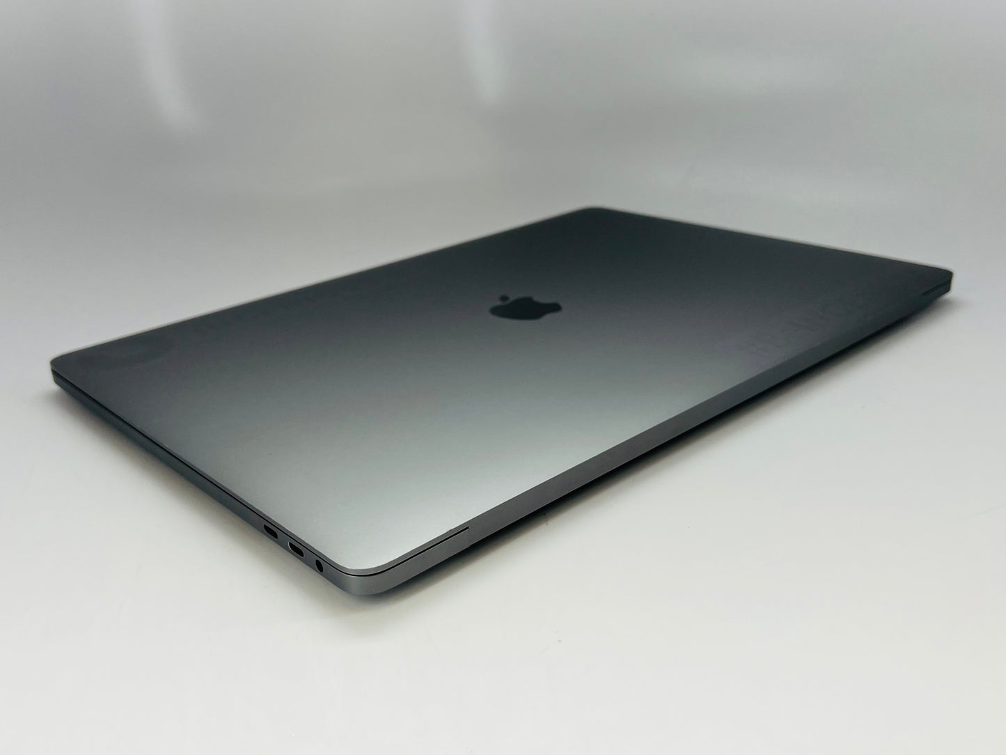 Apple 2019 MacBook Pro 16 in 2.3GHz i9 32GB RAM 1TB SSD RP5500M 8GB - Very Good