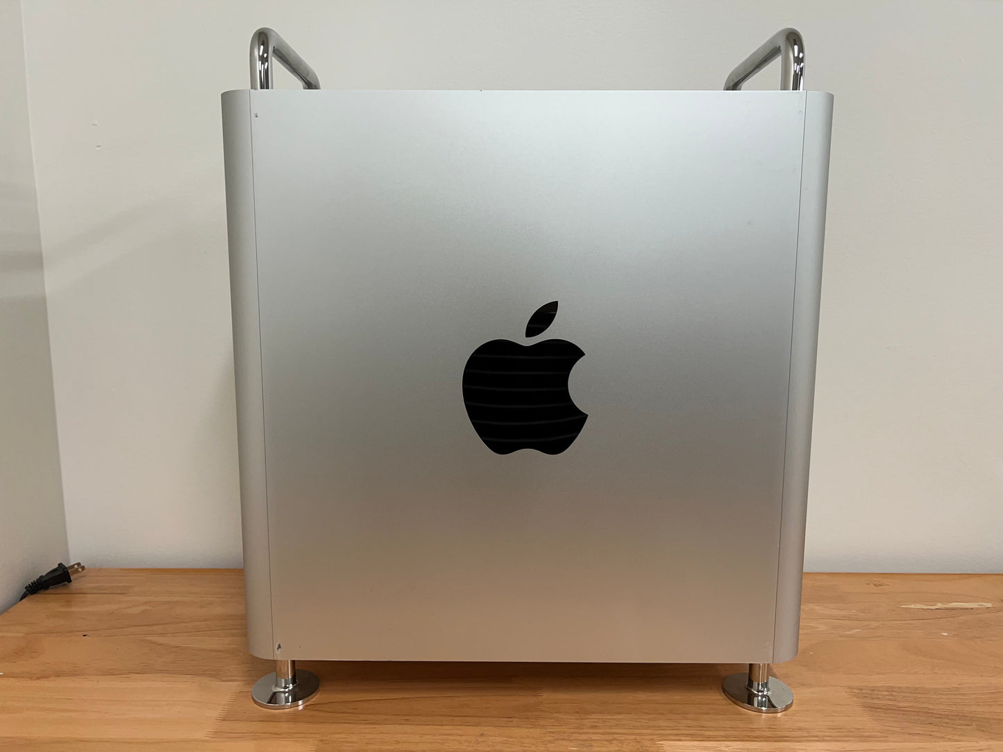 Apple 2019 Mac Pro 3.5GHz 8-Core Xeon 32GB RAM 1TB SSD RP580X 8GB Very good