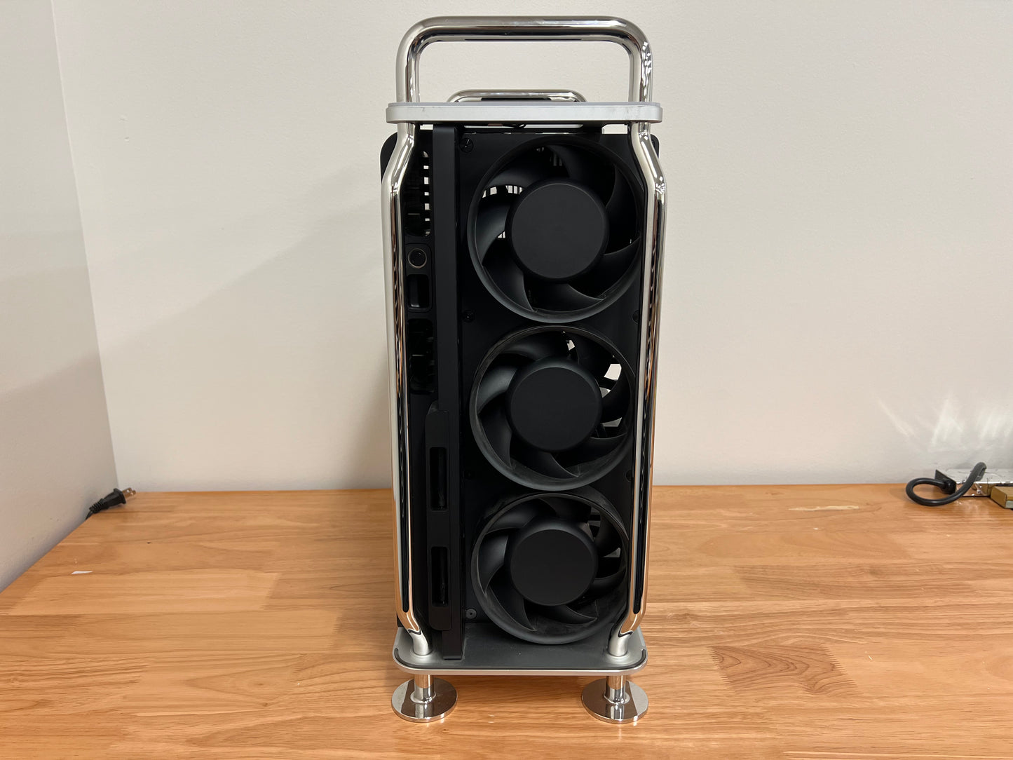 Apple 2019 Mac Pro 3.5GHz 8-Core Xeon 32GB RAM 1TB SSD RP580X 8GB Very good