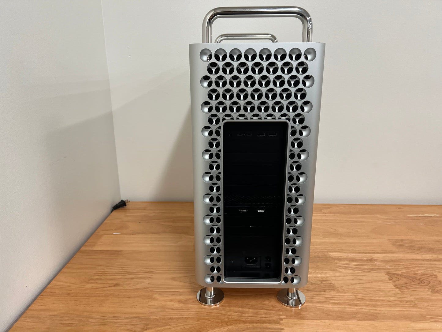 Apple 2019 Mac Pro 3.5GHz 8-Core Xeon 32GB RAM 1TB SSD RP580X 8GB Very good
