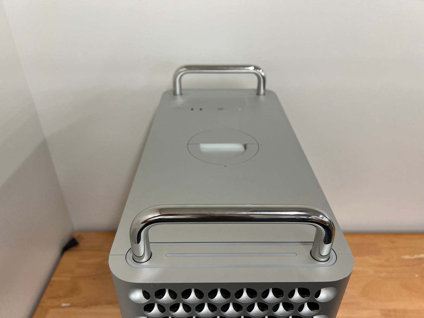 Apple 2019 Mac Pro 3.5GHz 8-Core Xeon 32GB RAM 1TB SSD RP580X 8GB Very good