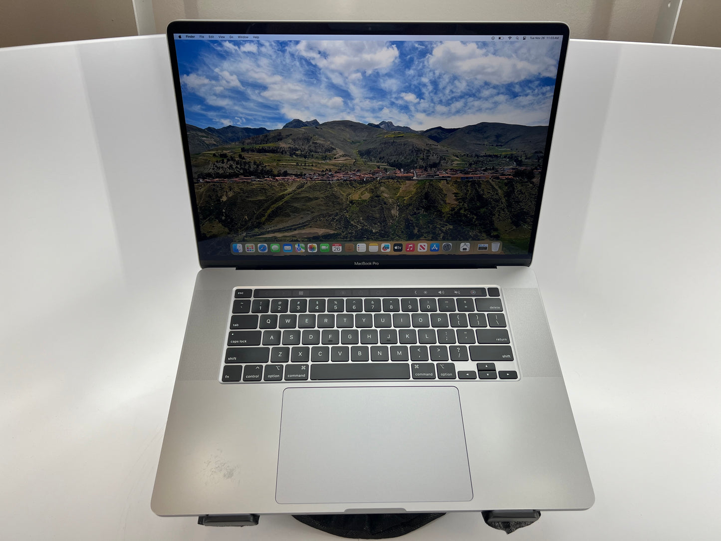 Apple 2019 MacBook Pro 16" 2.3GHz i9 32GB RAM 2TB SSD RP5500M 8GB - Very good