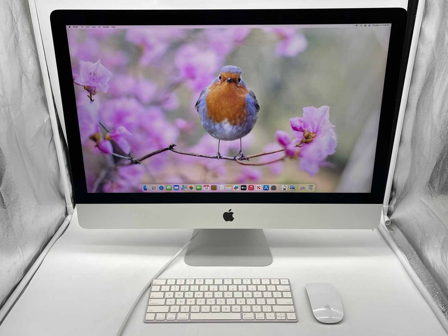 Apple 2020 iMac 27 in 5K 3.8GHz i7 32GB RAM 1TB SSD RP5500XT 8GB - Very Good