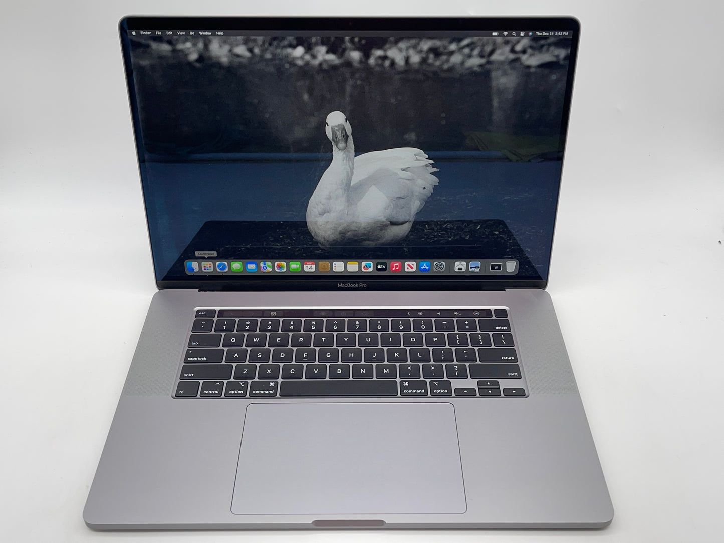 Apple 2019 MacBook Pro 16 in 2.3GHz i9 32GB RAM 4TB SSD RP5500M 4GB - Excellent