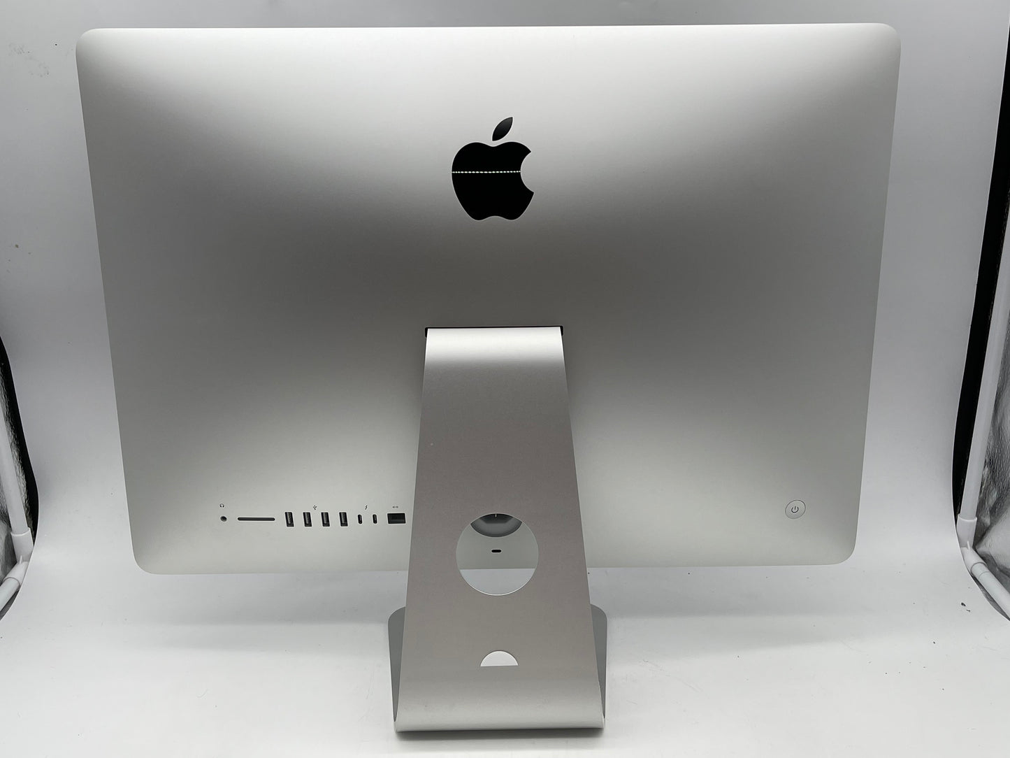 Apple 2019 iMac 21 in 4K 3.2GHz i7 16GB RAM 512GB SSD RP560X 4GB - Excellent