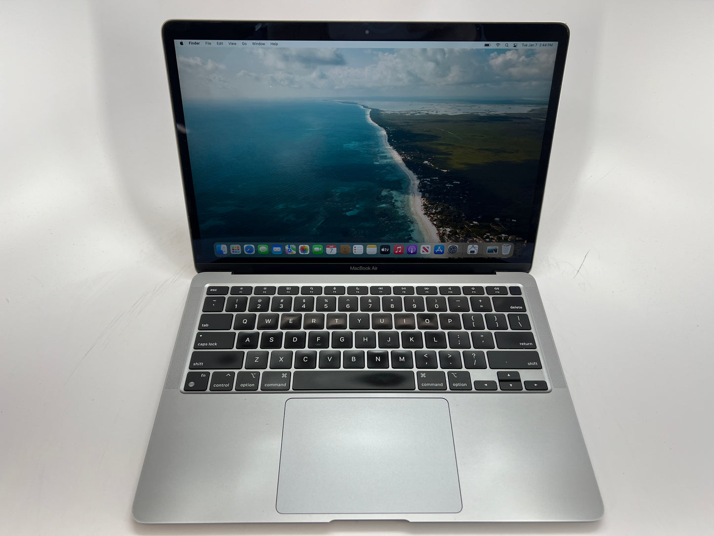 Apple 2020 MacBook Air M1 3.2GHz (7-Core GPU) 8GB RAM 256GB SSD - good