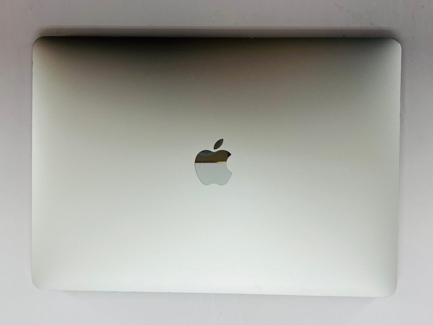 Apple 2020 MacBook Air M1 3.2GHz (7-Core GPU) 8GB RAM 256GB SSD - Good