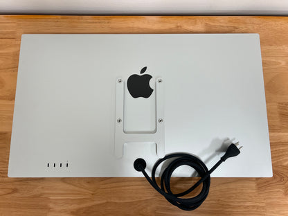 Apple 2022 Studio Display 27in 5120 x 2880 Standard Glass + VESA Mount