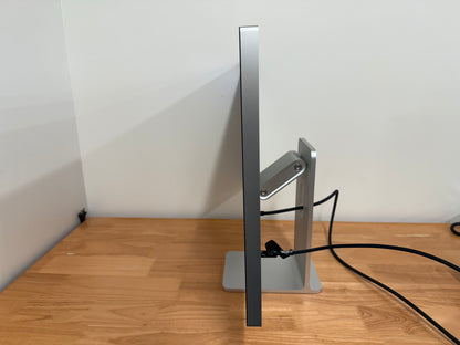 Apple 2022 Studio Display 27" 5k Tilt and height adjustable stand Standard Glass