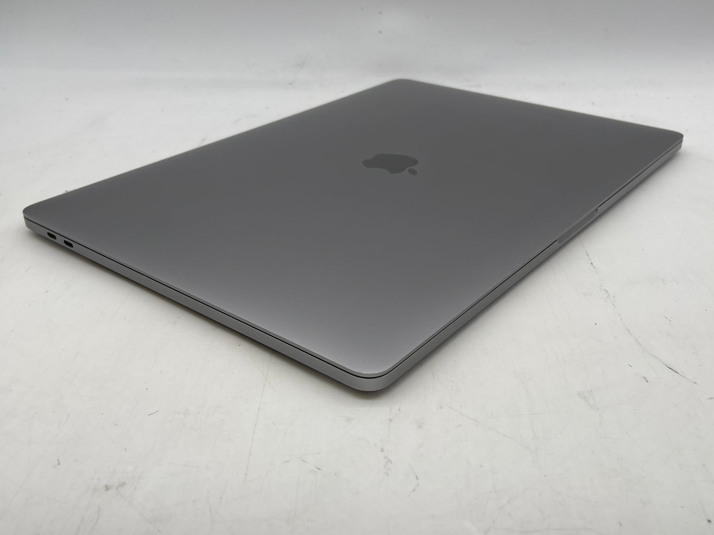 Apple 2018 MacBook Pro 15" TB 2.2GHz i7 16GB RAM 512GB SSD RP555X 4GB