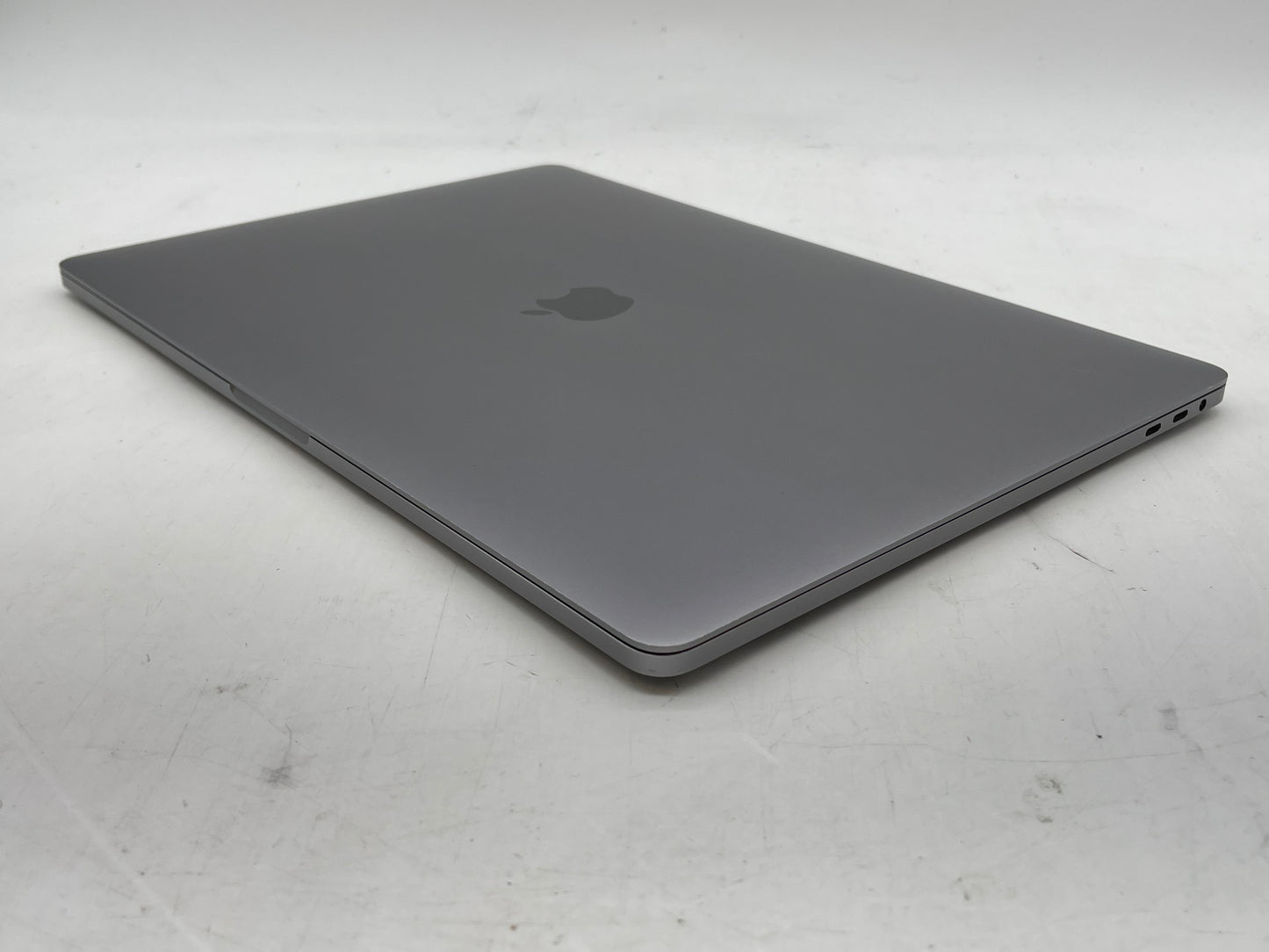 Apple 2018 MacBook Pro 15" TB 2.2GHz i7 16GB RAM 512GB SSD RP555X 4GB